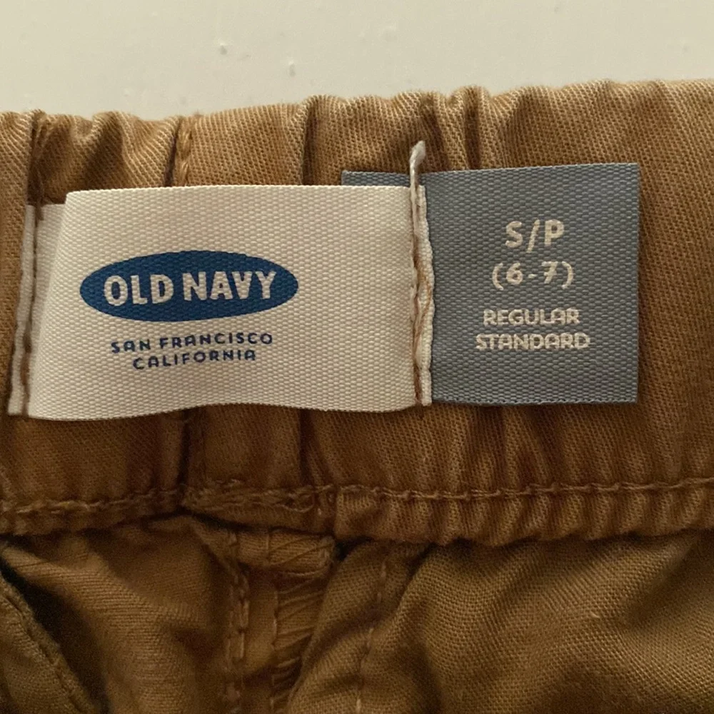 Old Navy Jogger Style Elastic Waist Khakis (Kids 6/7)